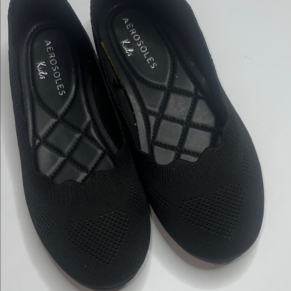 AEROSOLES Kids Black Textured Shoes size 1 - Picture 5 of 8